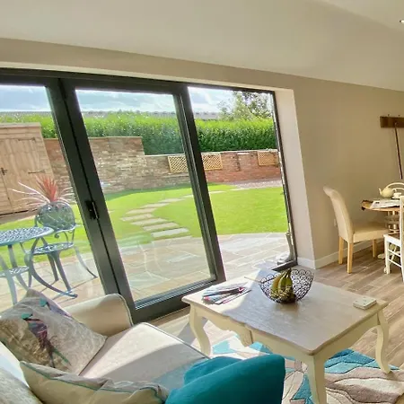 펜션 Village Barn Conversion Near *